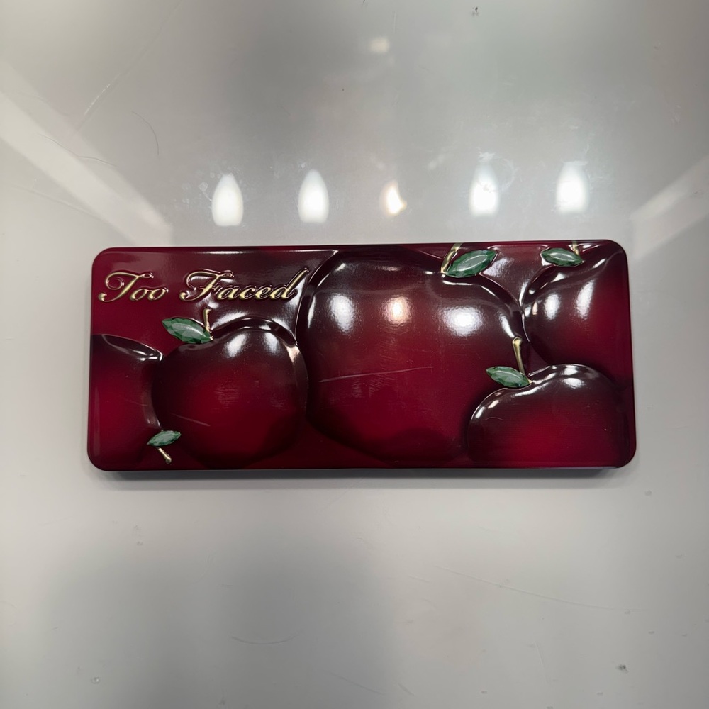 Too Faced Appley in love Palette